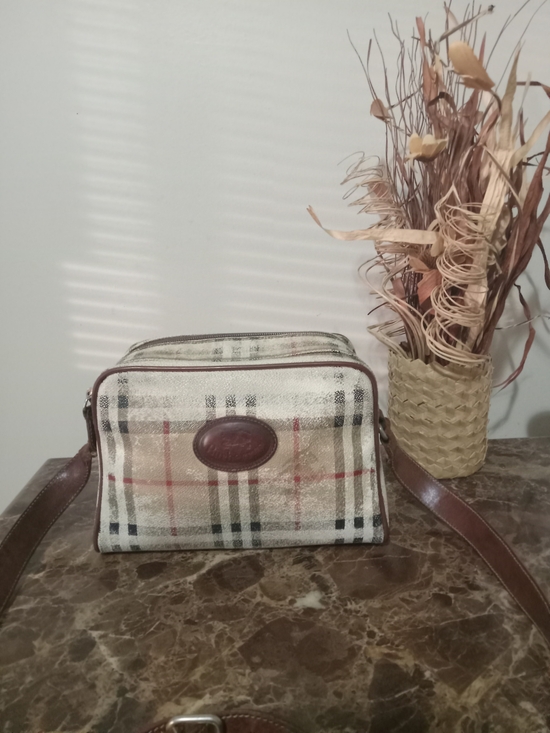 Burberry Handbags - Authentic Vintage Burberry's Crossbody Bag GUC